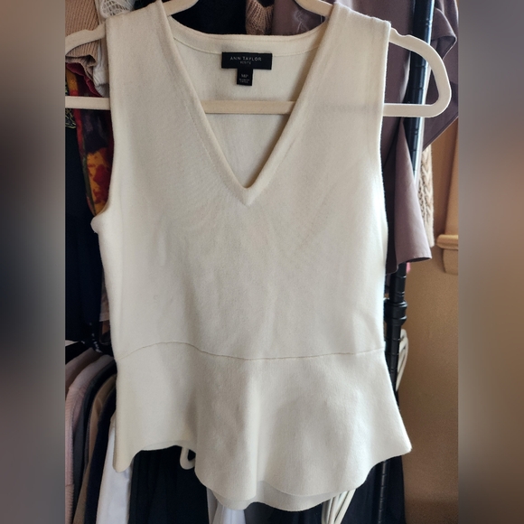 Ann Taylor Tops - Ann Taylor Cream V-Neck Peplum Knit Tank